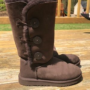 Bailey button brown uggs